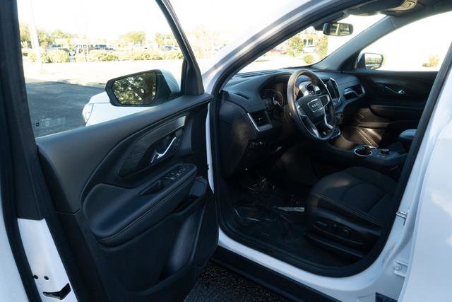 Used 2024 GMC Terrain SLE w/ Driver Convenience Package image 11