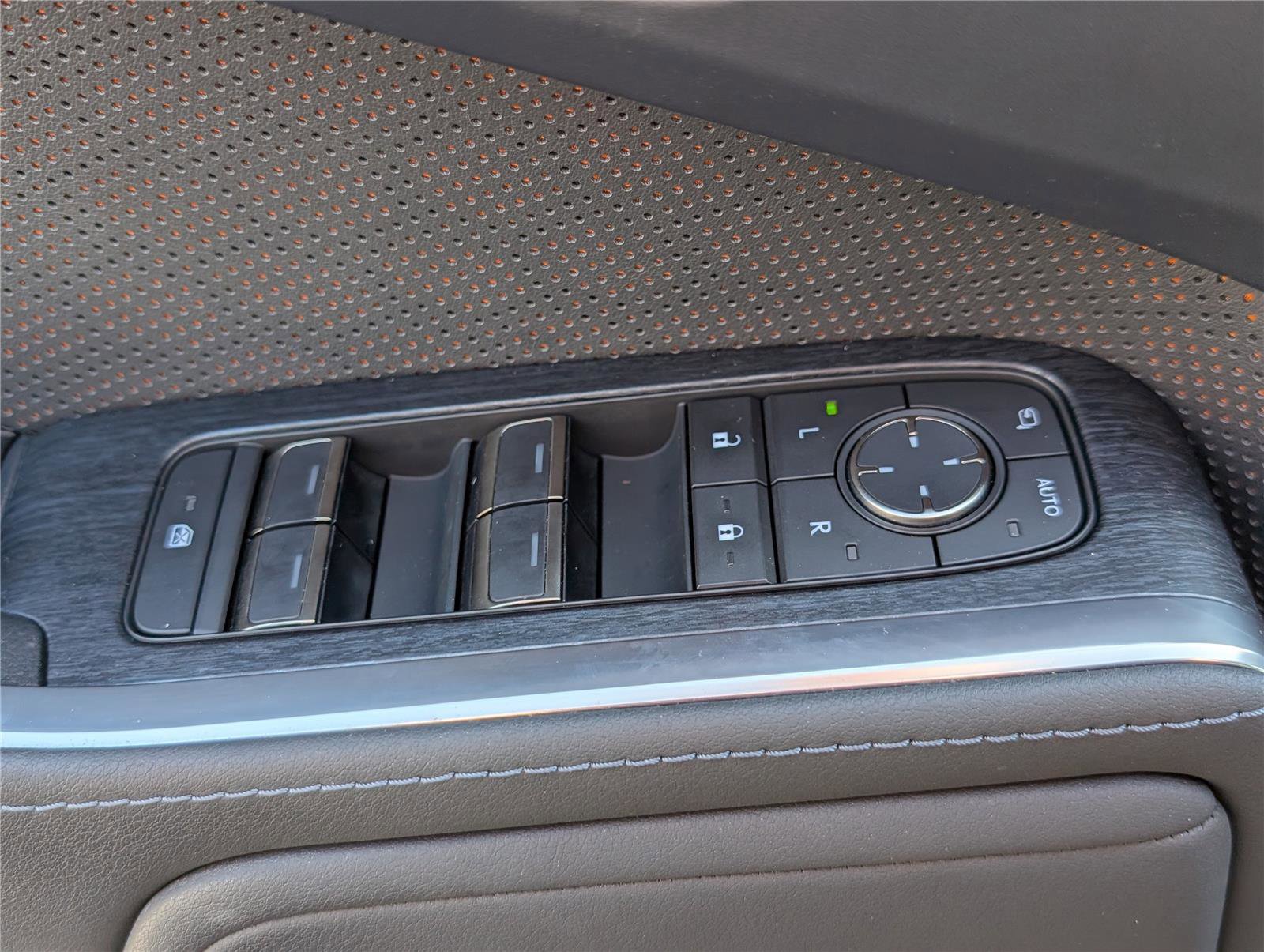 Used 2024 Lexus GX 550 w/ Accessory Package (Z1) image 22