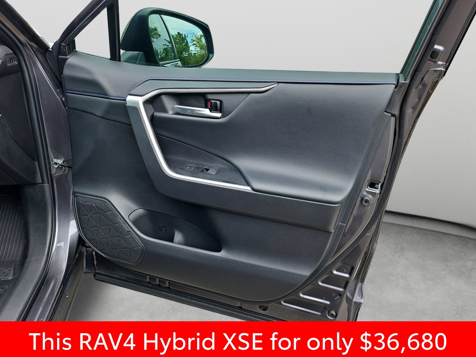 Used 2024 Toyota RAV4 XSE AWD/4WD image 36