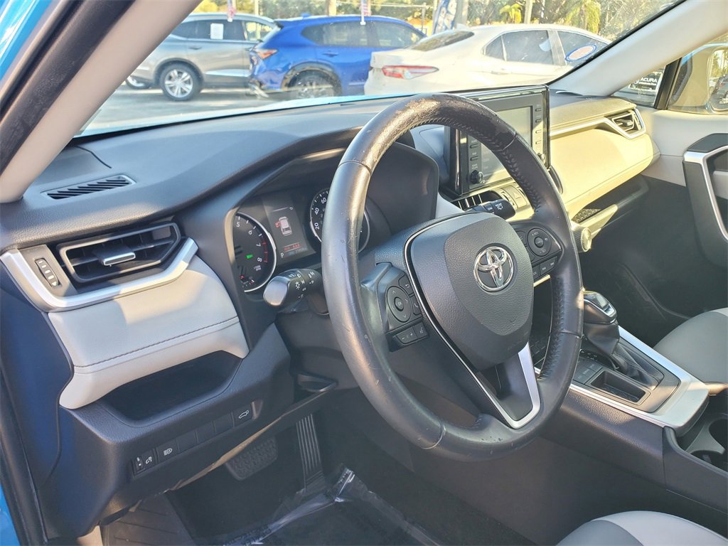 Used 2020 Toyota RAV4 XLE Premium image 14