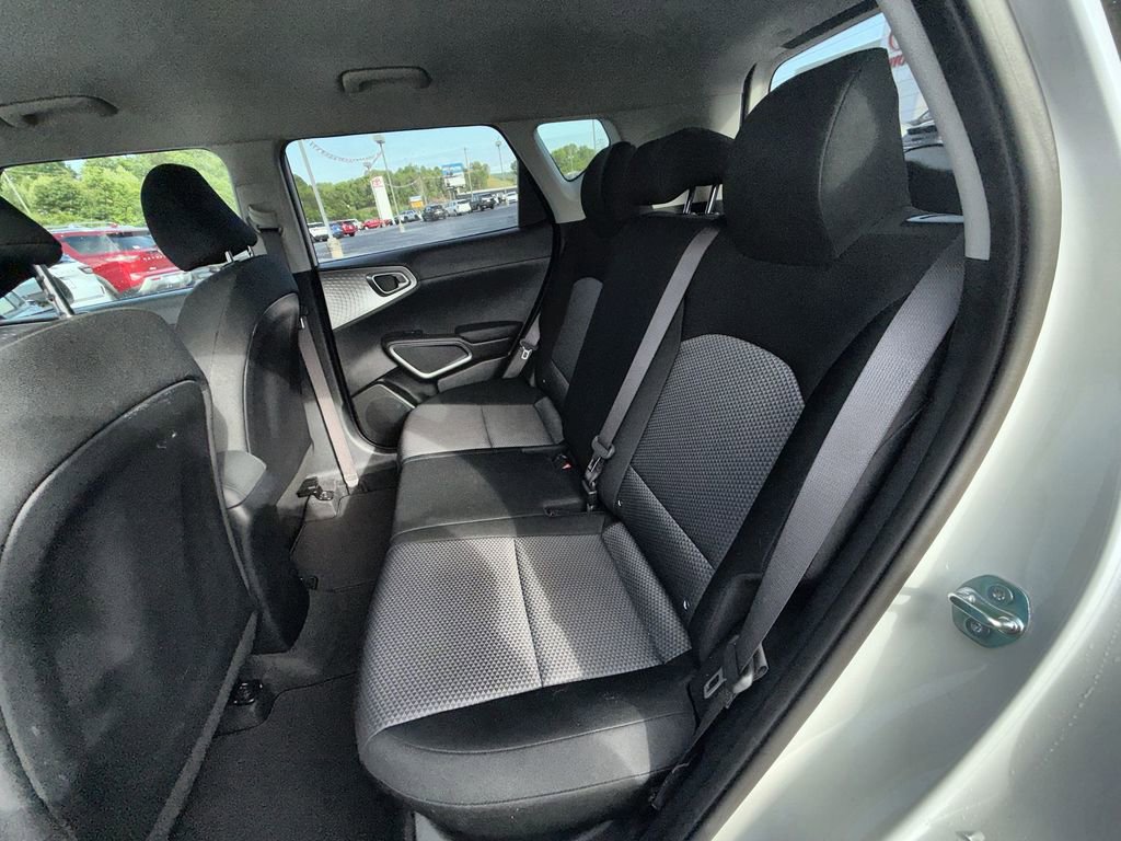 Used 2025 Kia Soul LX w/ LX Technology Package FWD image 22