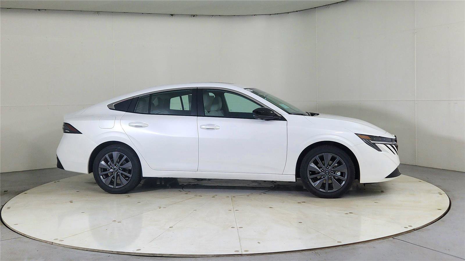 New 2026 Nissan Sentra SL w/ Floor Mat Package FWD image 8