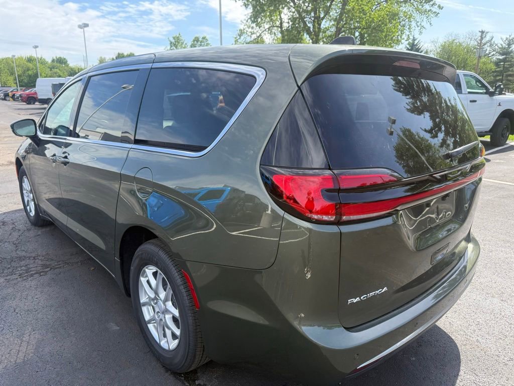 New 2027 Chrysler Pacifica Select FWD image 4