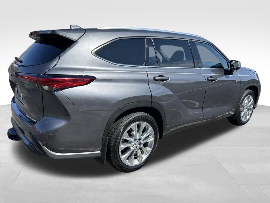 Used 2023 Toyota Highlander Limited image 6