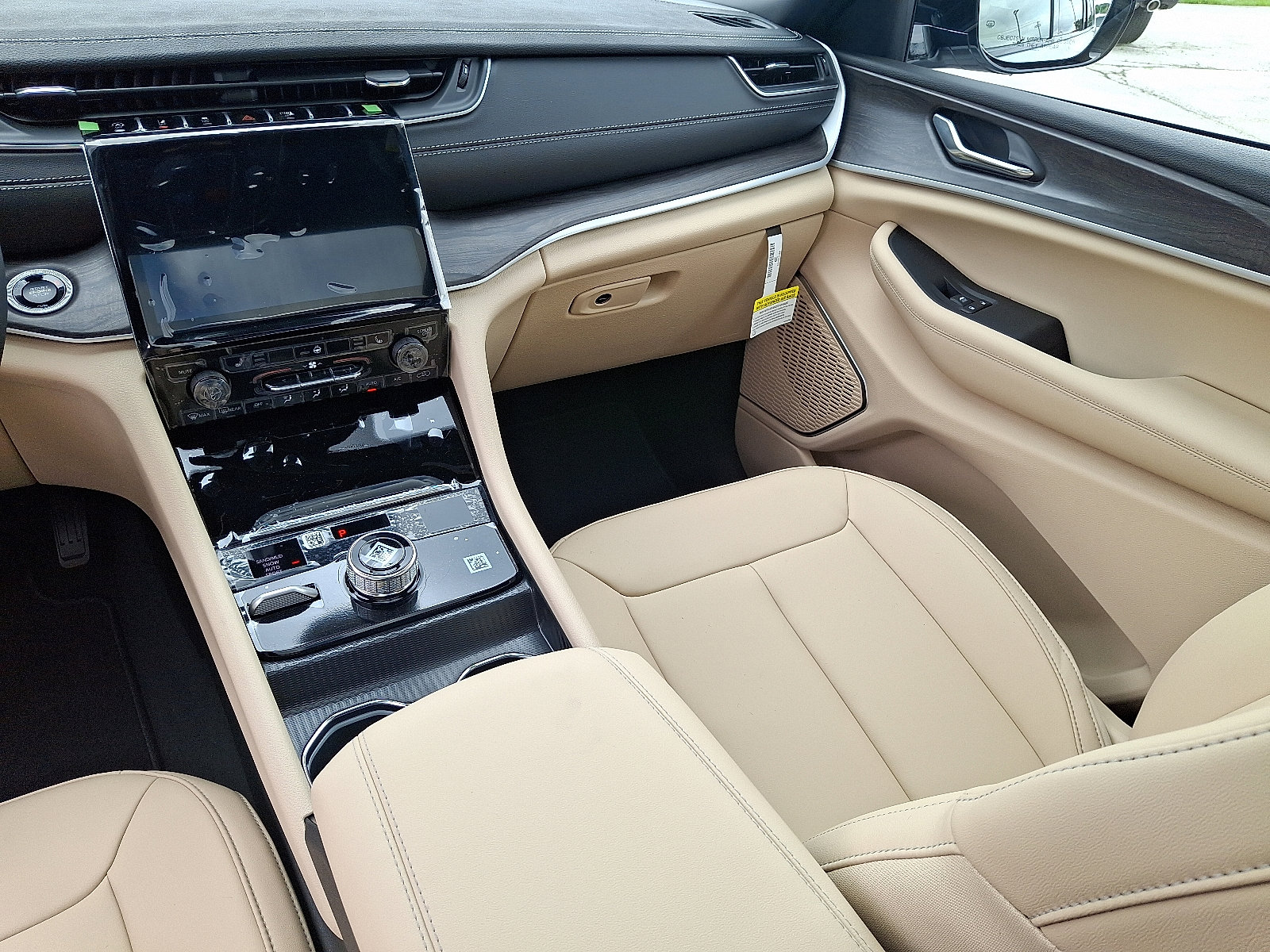 Used 2025 Jeep Grand Cherokee L Limited w/ Trailer Tow Package image 12