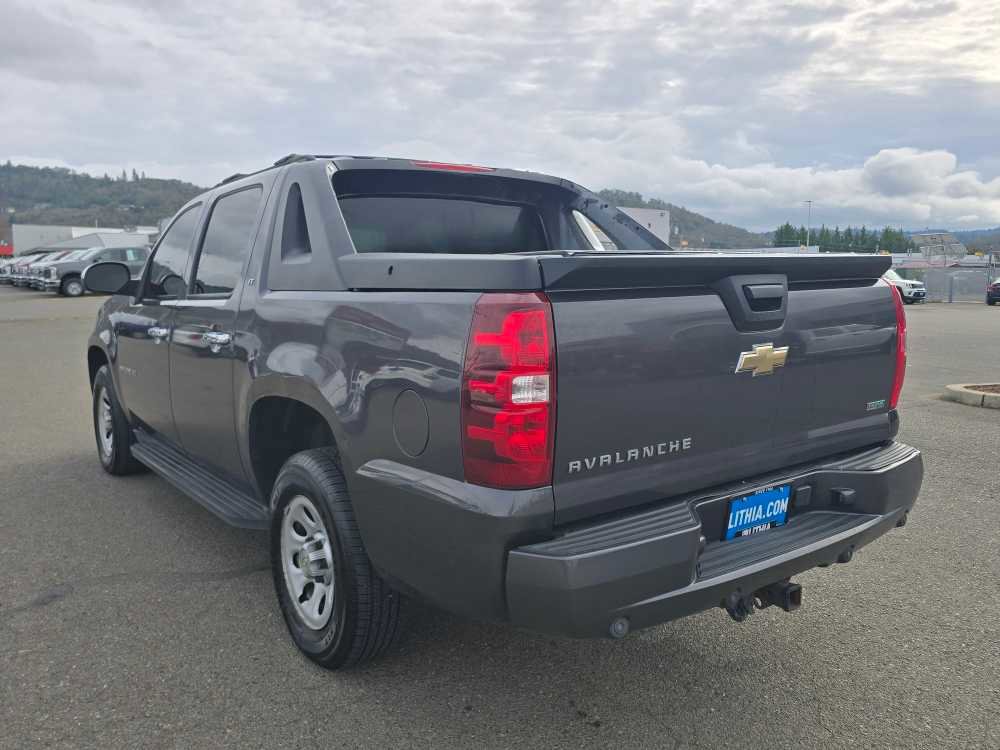 Used 2011 Chevrolet Avalanche LT w/ Regional Value Package image 3
