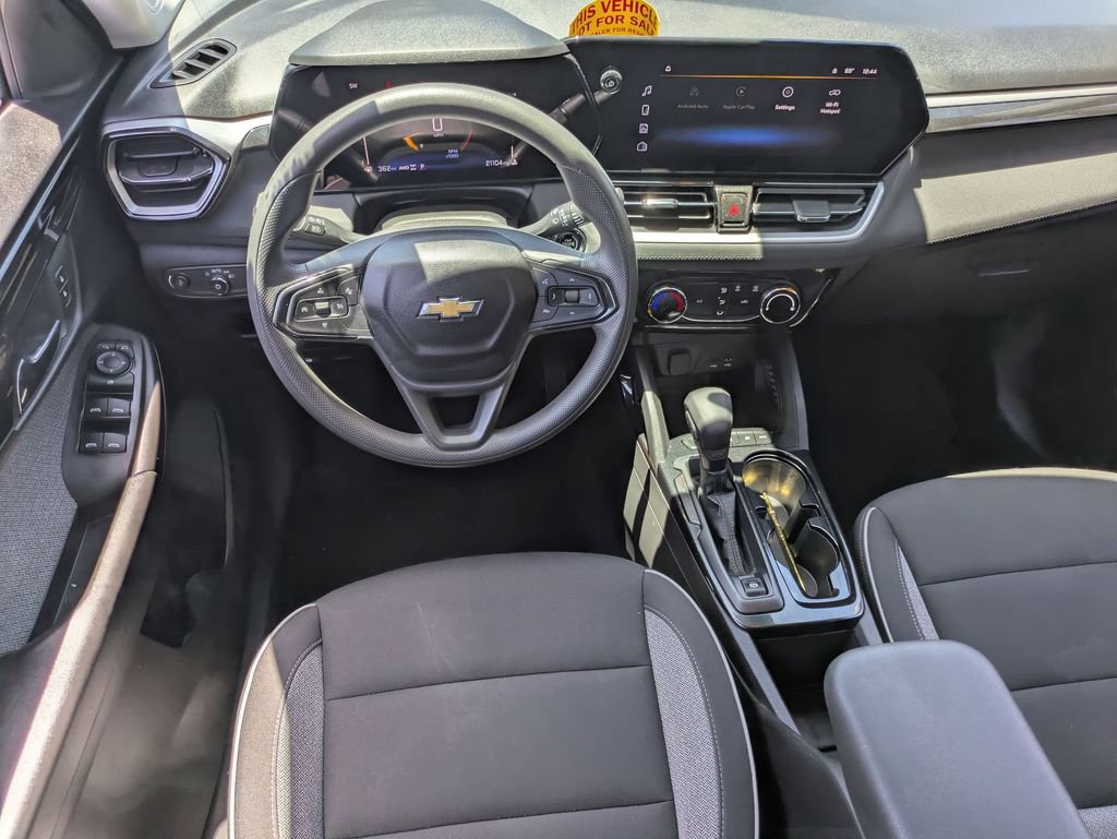 Used 2025 Chevrolet TrailBlazer LT AWD/4WD image 24
