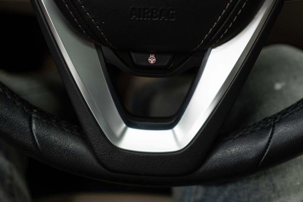 Used 2023 BMW 530e xDrive w/ Premium Package image 20