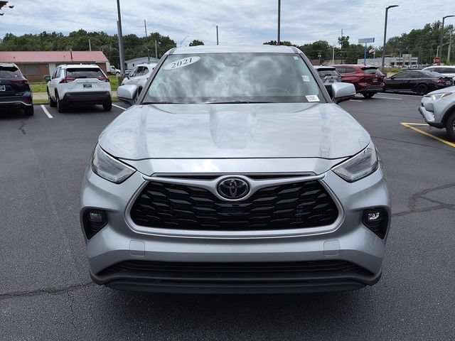 Certified 2021 Toyota Highlander LE AWD/4WD image 2