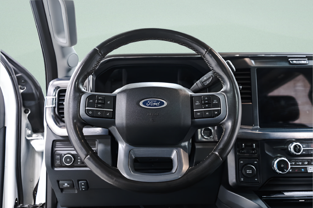 Used 2025 Ford F250 Lariat w/ Black Appearance Package AWD/4WD image 9