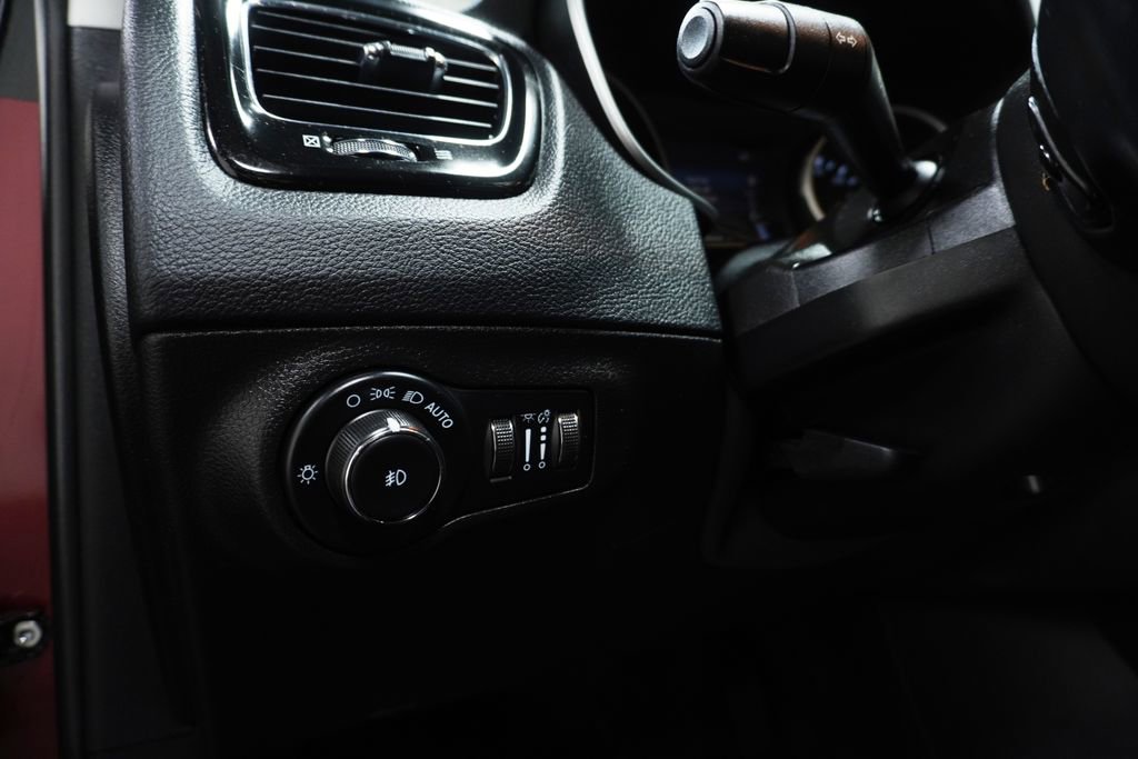 Used 2021 Jeep Compass Limited w/ Sun and Sound Group image 21