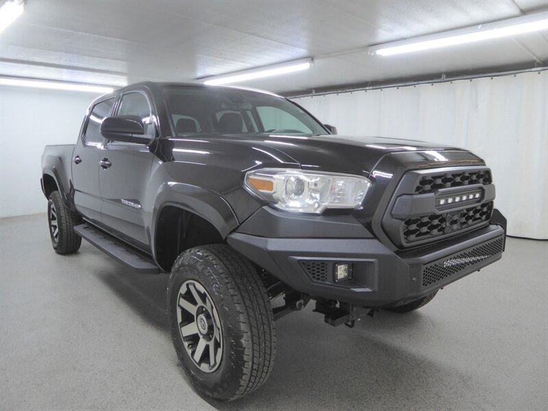 Used 2023 Toyota Tacoma SR5 AWD/4WD image 1