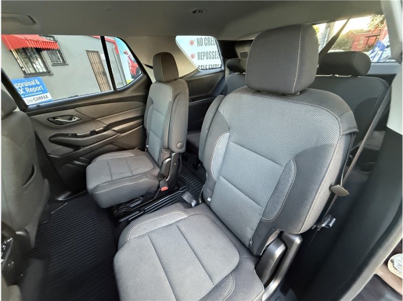 Used 2020 Chevrolet Traverse LT FWD image 23