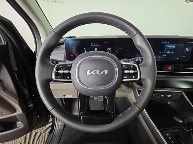 Used 2025 Kia Carnival FWD image 26
