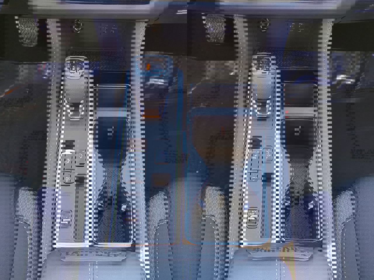 Used 2025 Nissan Pathfinder SV image 19