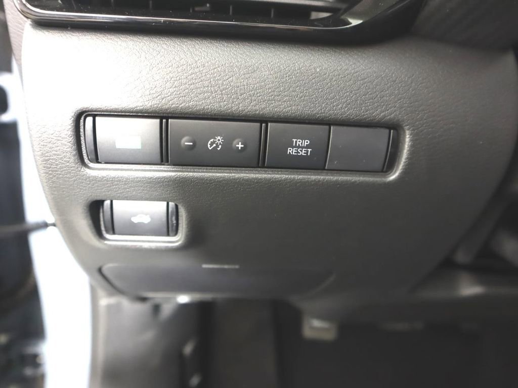 Used 2025 Nissan Sentra SV FWD image 18