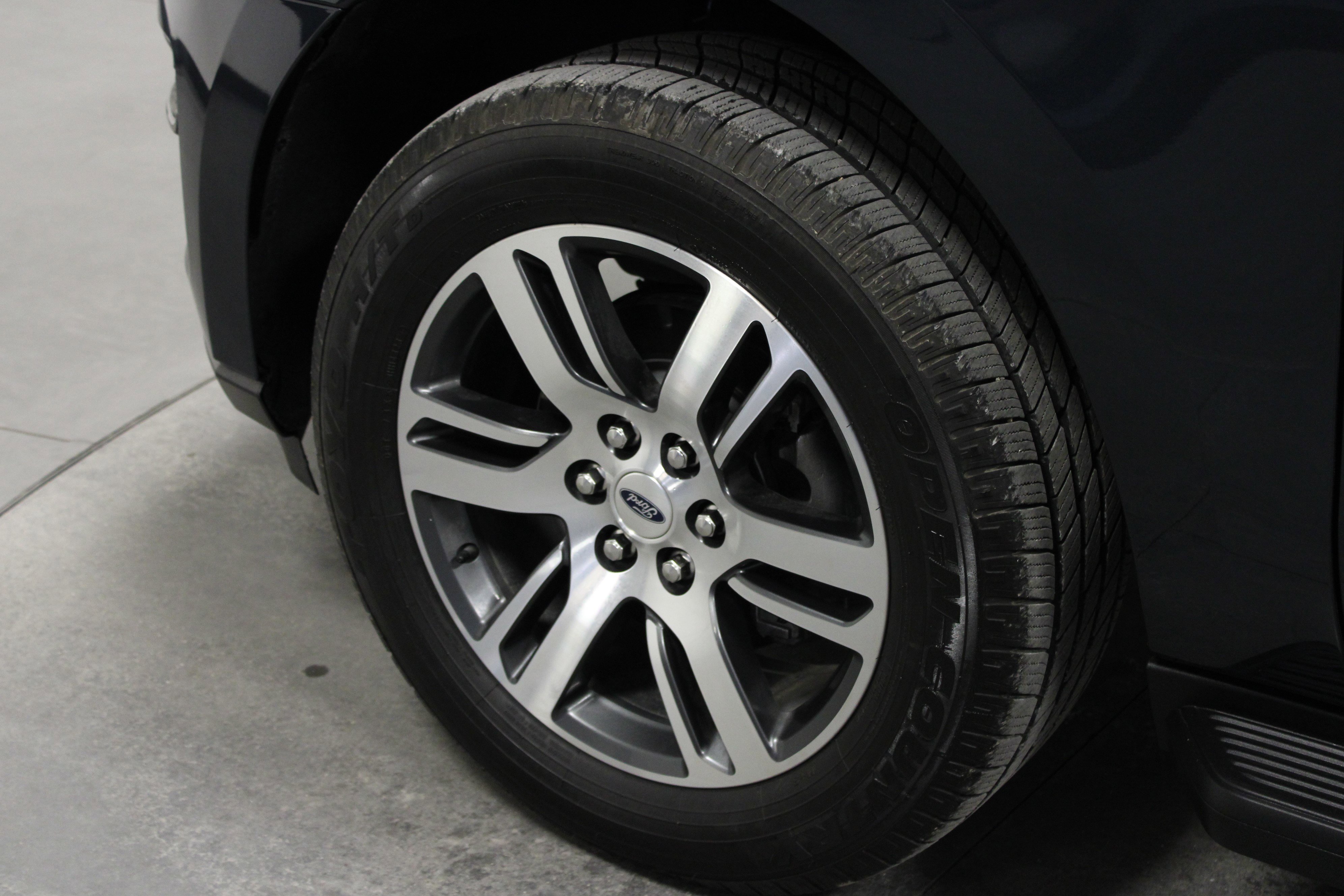 Used 2024 Ford Expedition XLT image 10