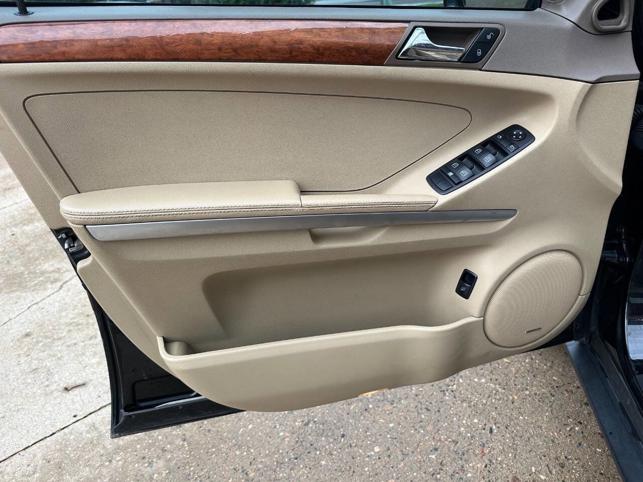 Used 2008 Mercedes-Benz ML 320 4MATIC w/ P1 Pkg image 32