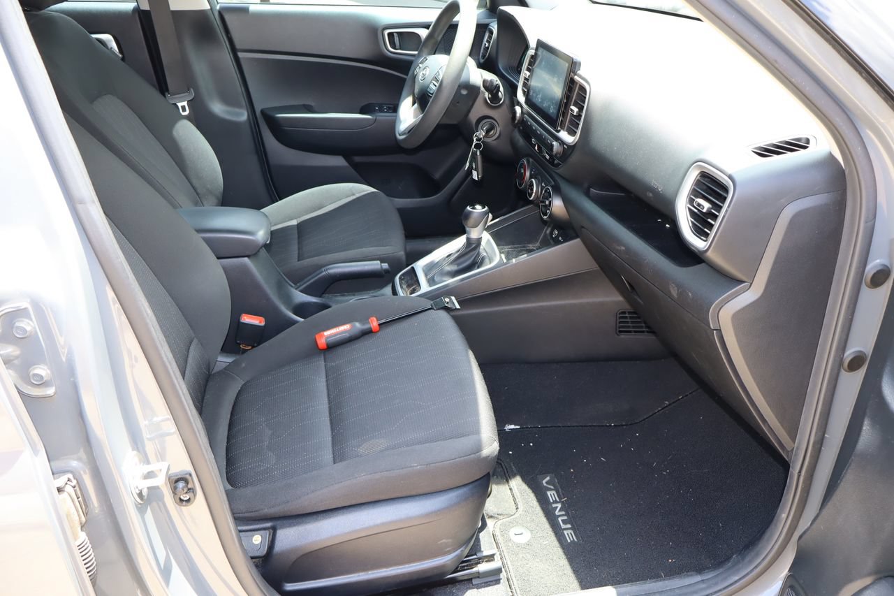 Used 2023 Hyundai Venue SE w/ Cargo Package FWD image 16