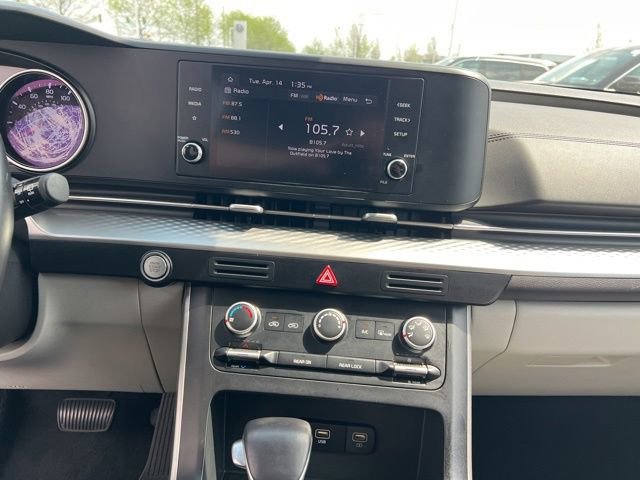 Certified 2024 Kia Carnival LX image 17