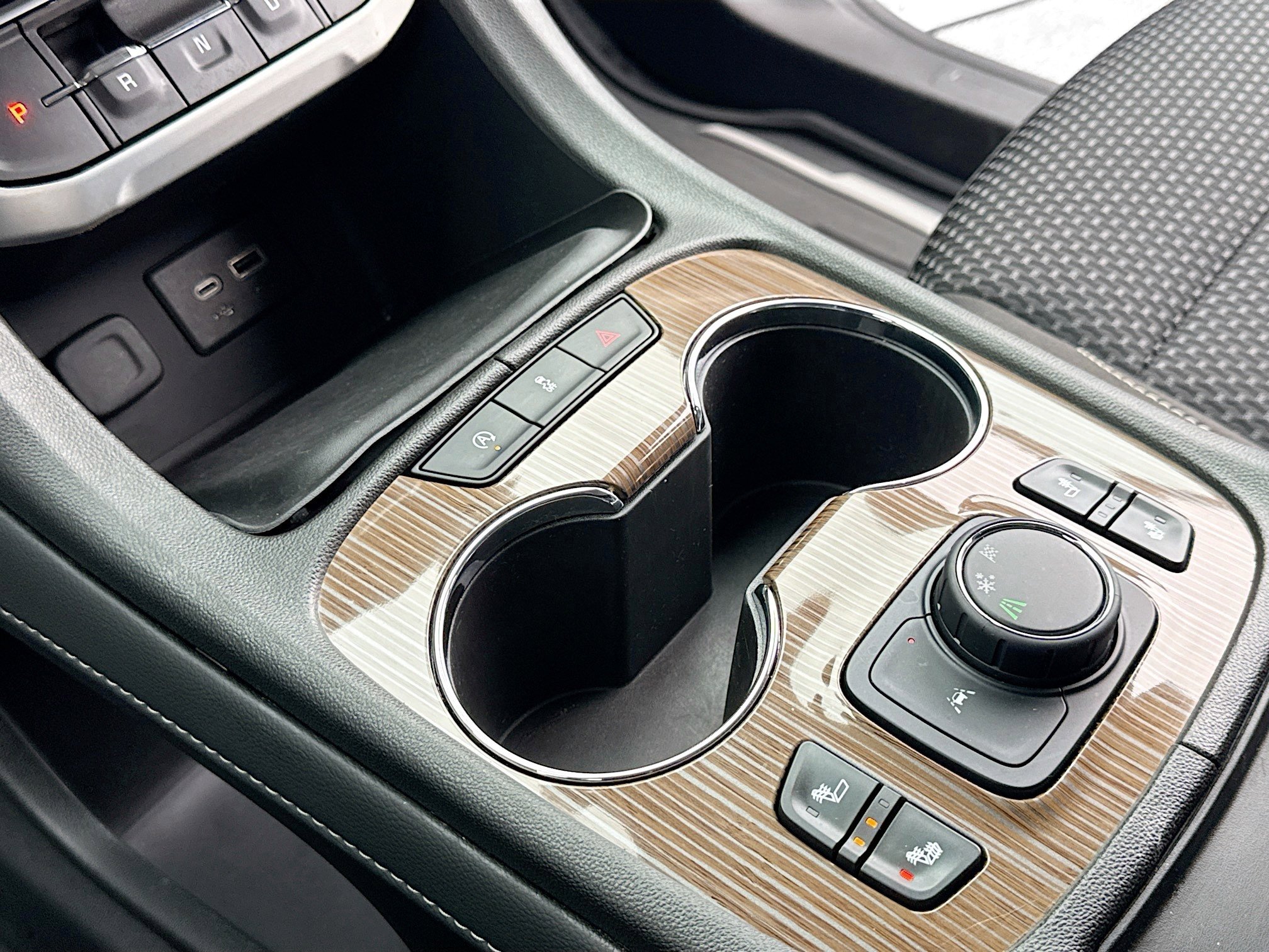 Used 2023 GMC Acadia SLE w/ Driver Convenience Package image 12