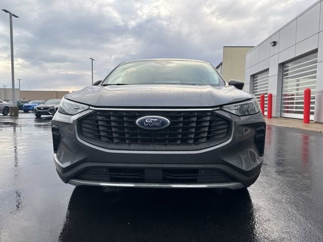 Used 2023 Ford Escape Active w/ Cold Weather Package image 2