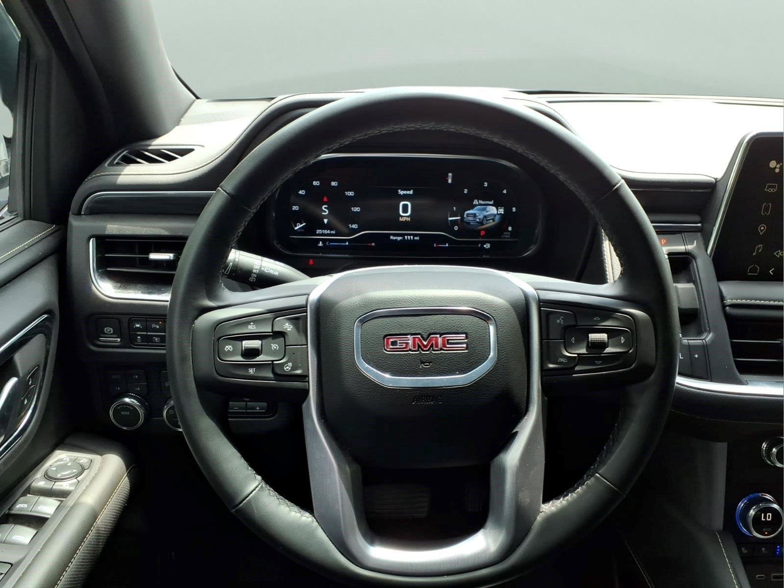 Used 2024 GMC Yukon SLT w/ SLT Luxury Package AWD/4WD image 9