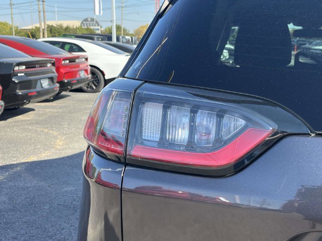 Used 2019 Jeep Cherokee Latitude Plus FWD image 10