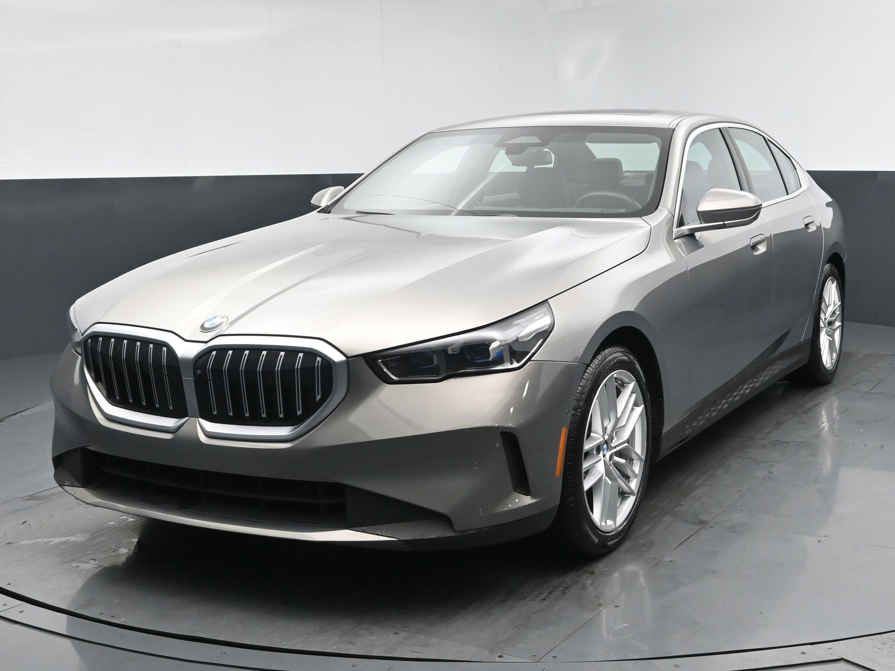 Used 2024 BMW 530i xDrive image 24