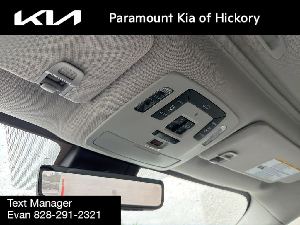Used 2021 Toyota Sienna Limited FWD image 28