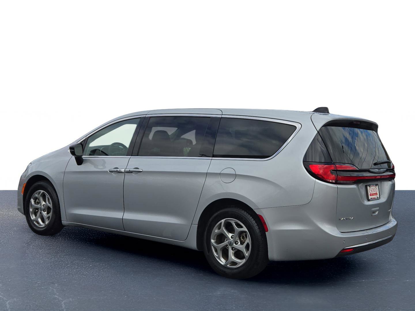 Used 2024 Chrysler Pacifica Limited image 11