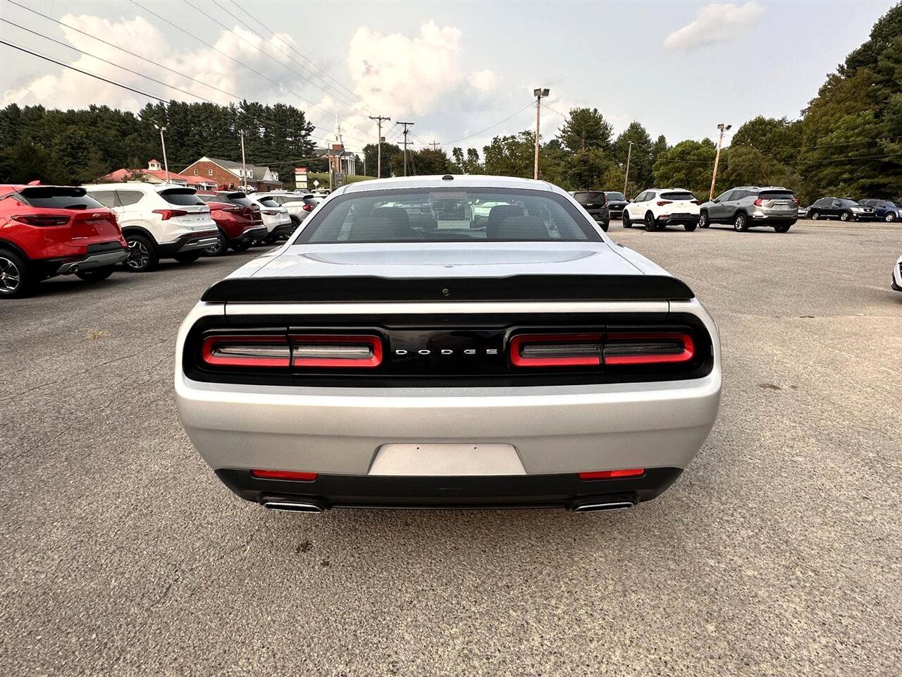 Used 2023 Dodge Challenger SXT image 6