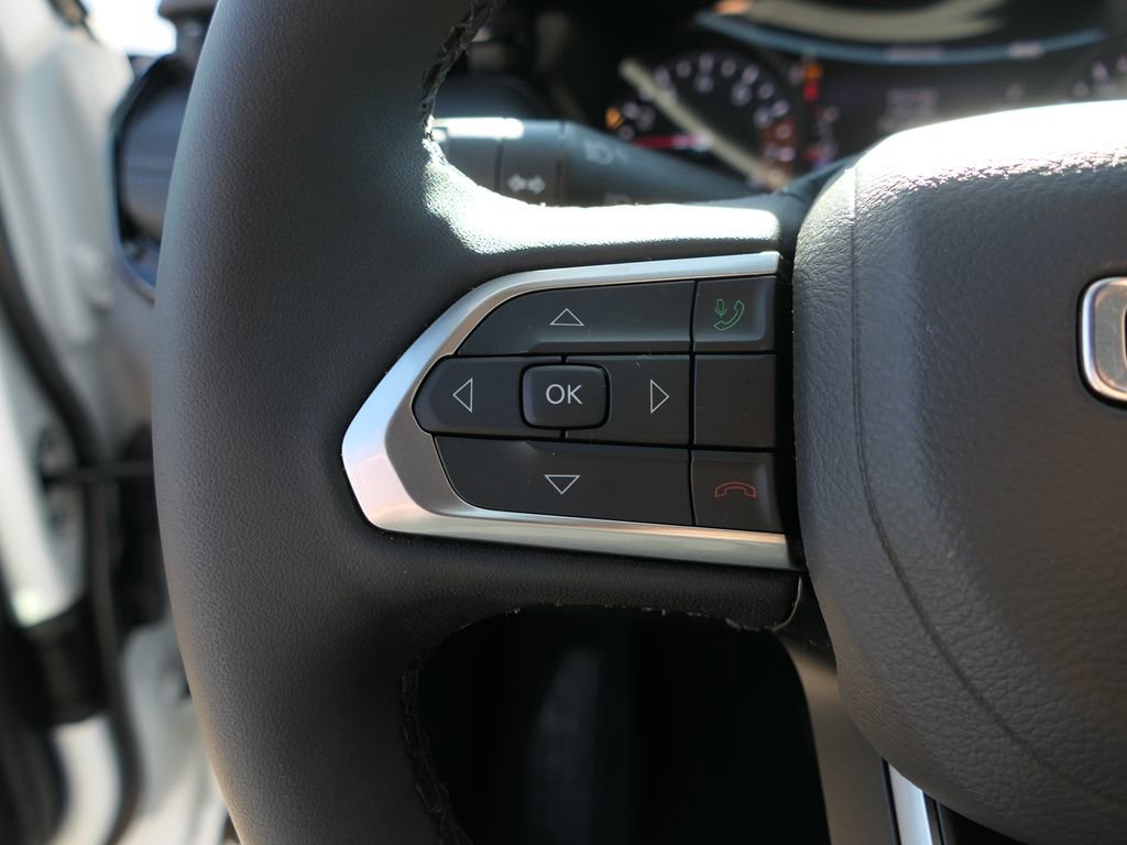 Used 2025 Jeep Compass Latitude w/ Convenience Group image 12