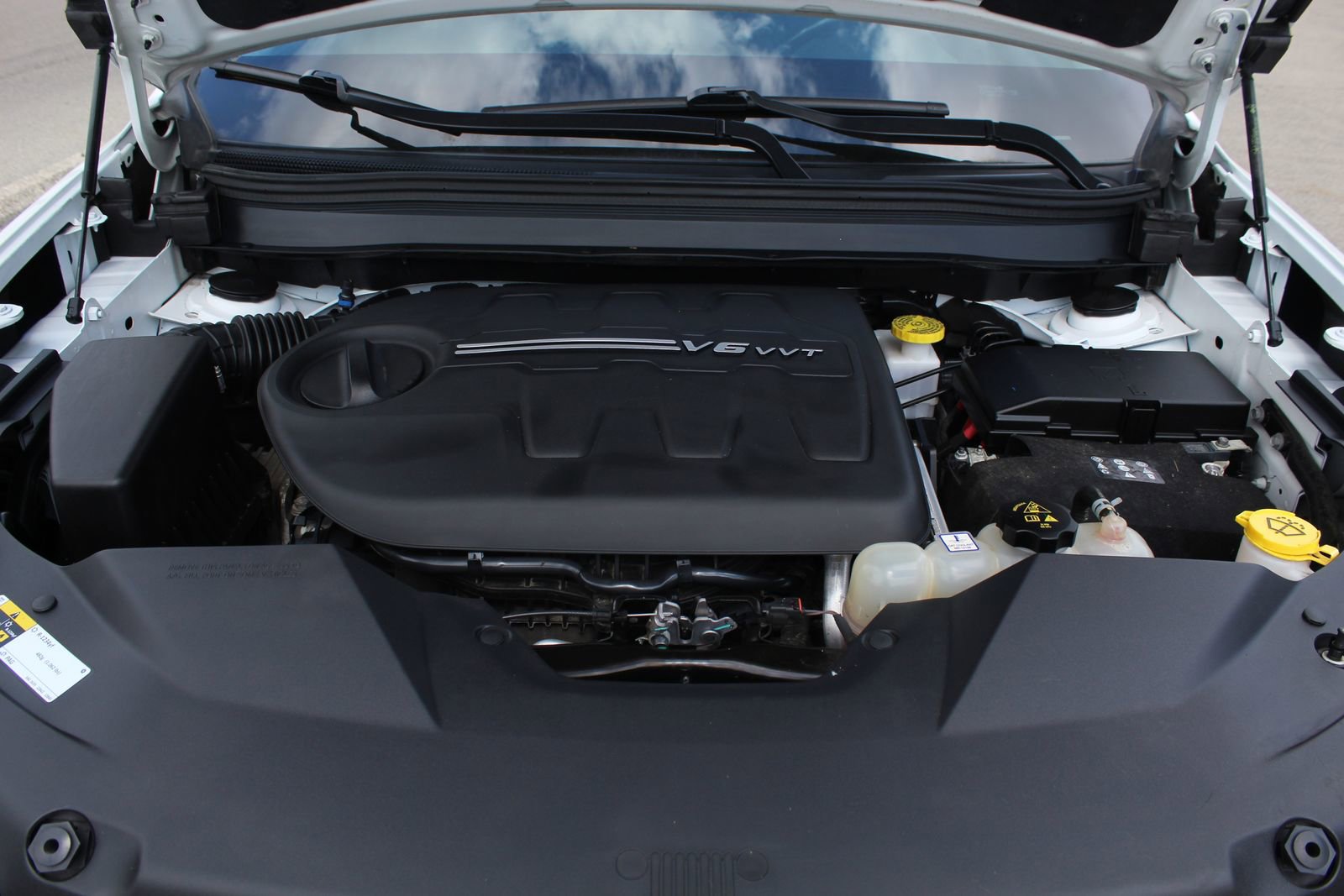 Used 2019 Jeep Cherokee Overland w/ Technology Group image 25