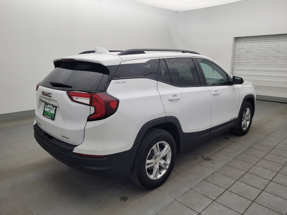 Used 2023 GMC Terrain SLE w/ Driver Convenience Package image 9
