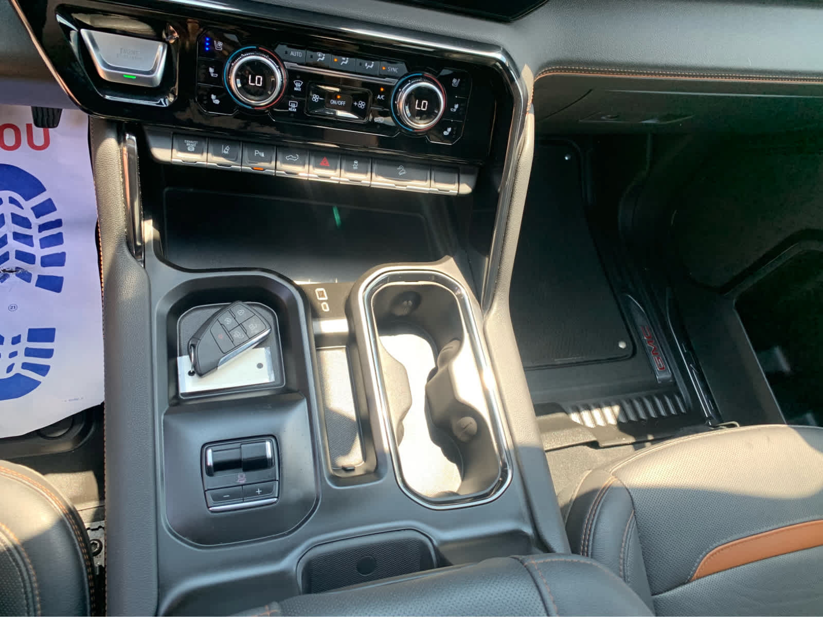 Used 2024 GMC Sierra 2500 AT4 w/ AT4 Preferred Package AWD/4WD image 19
