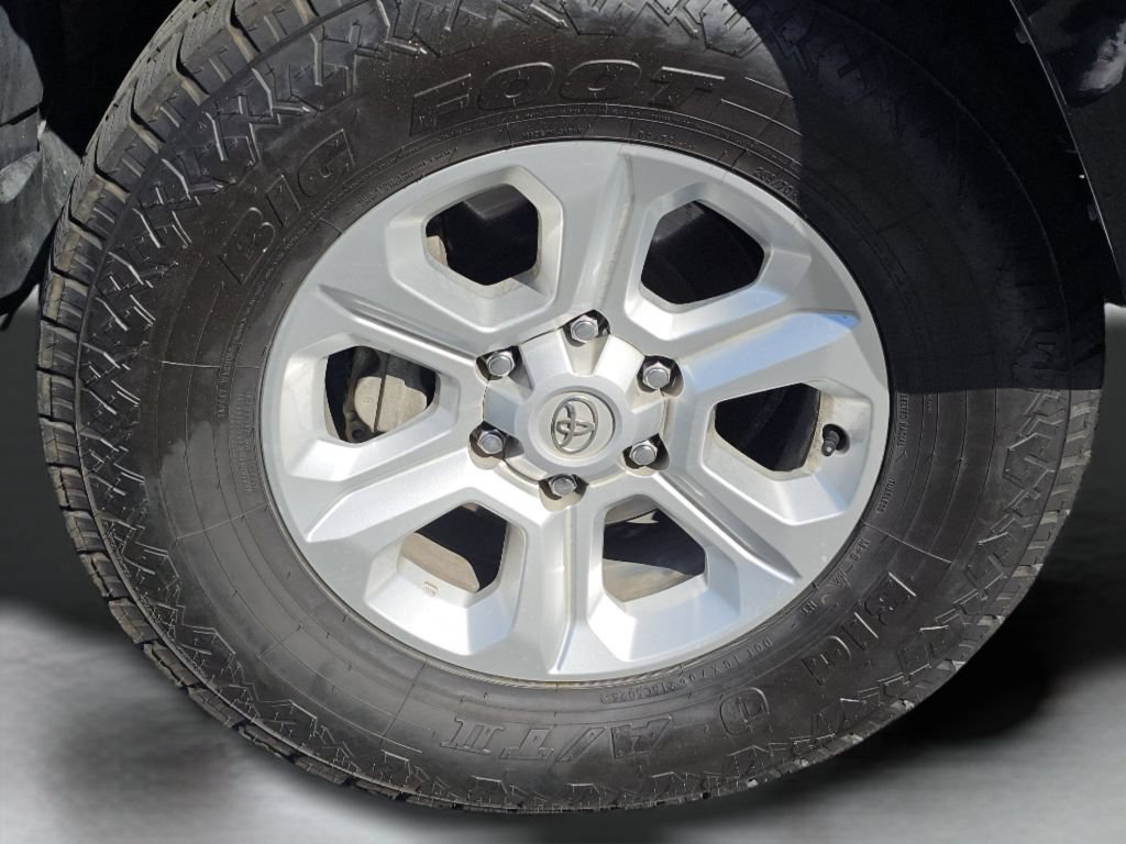 Used 2024 Toyota 4Runner SR5 AWD/4WD image 18