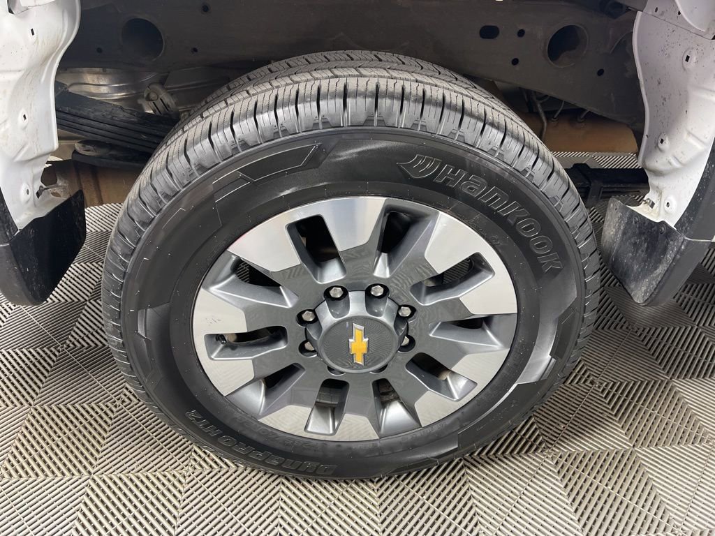 Used 2022 Chevrolet Silverado 2500 Custom w/ Custom Value Package image 9