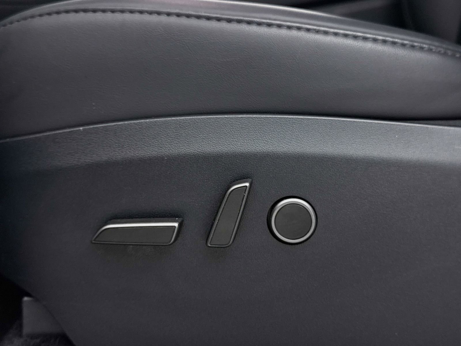 Used 2024 Tesla Model Y Performance image 30