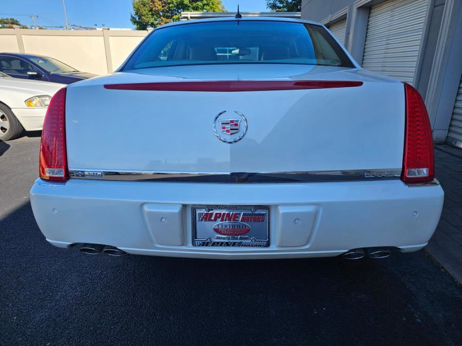 Used 2008 Cadillac DTS w/ Sun And Navigation Package FWD image 24