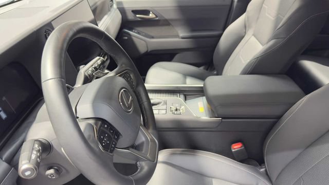 Used 2024 Lexus GX 550 w/ Cold Area Package AWD/4WD image 25