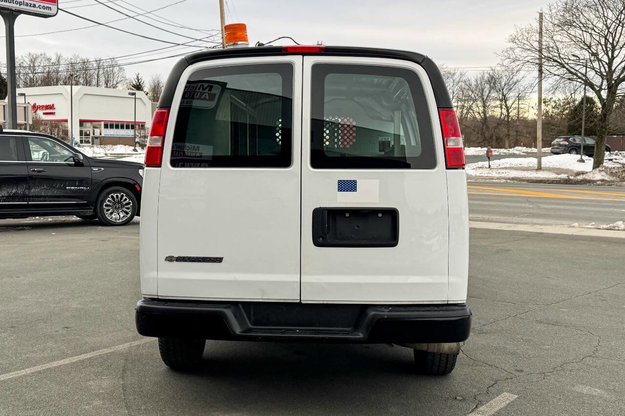 Used 2017 Chevrolet Express 2500 image 5