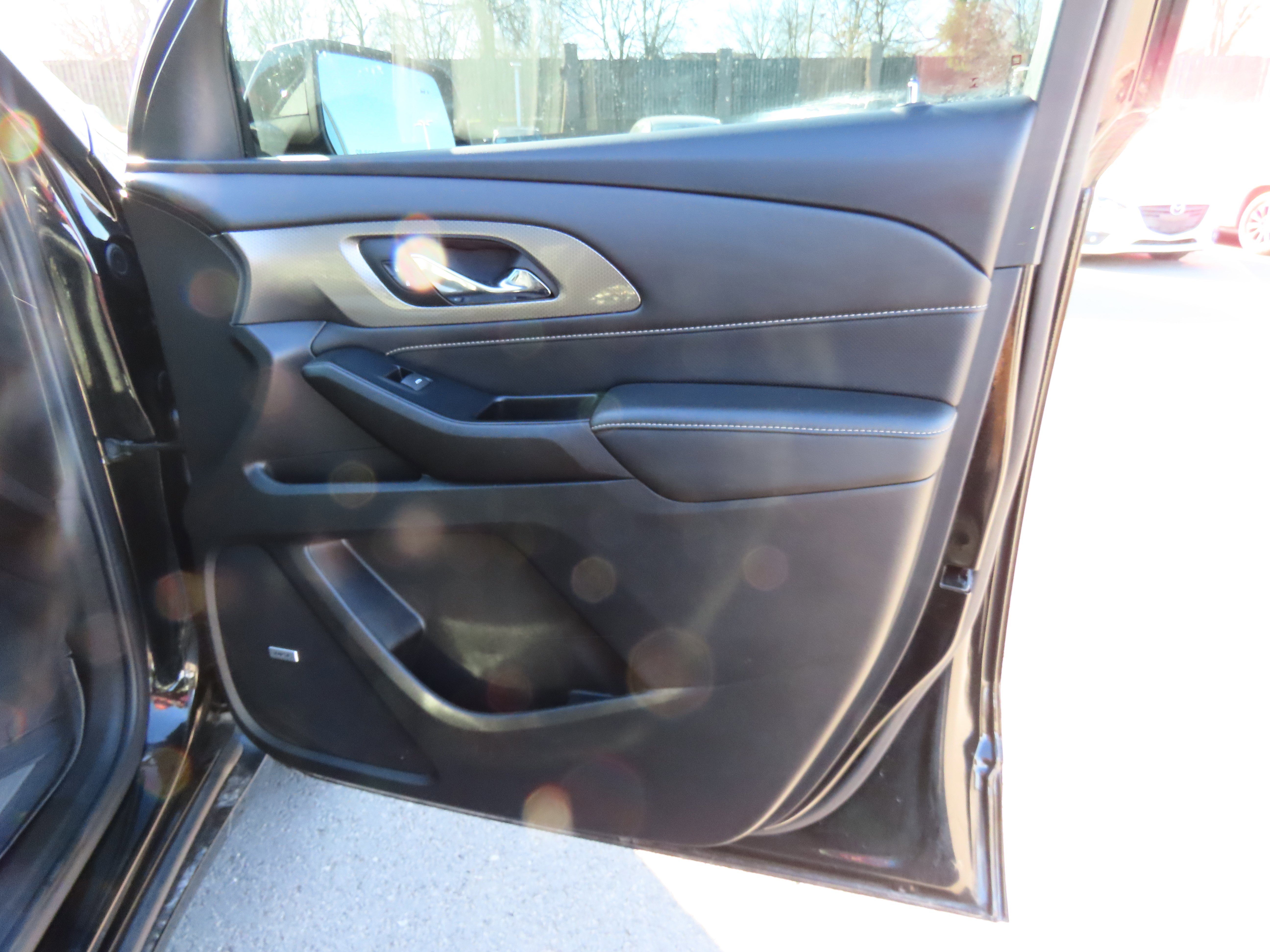 Used 2023 Chevrolet Traverse Premier w/ Redline Edition image 9