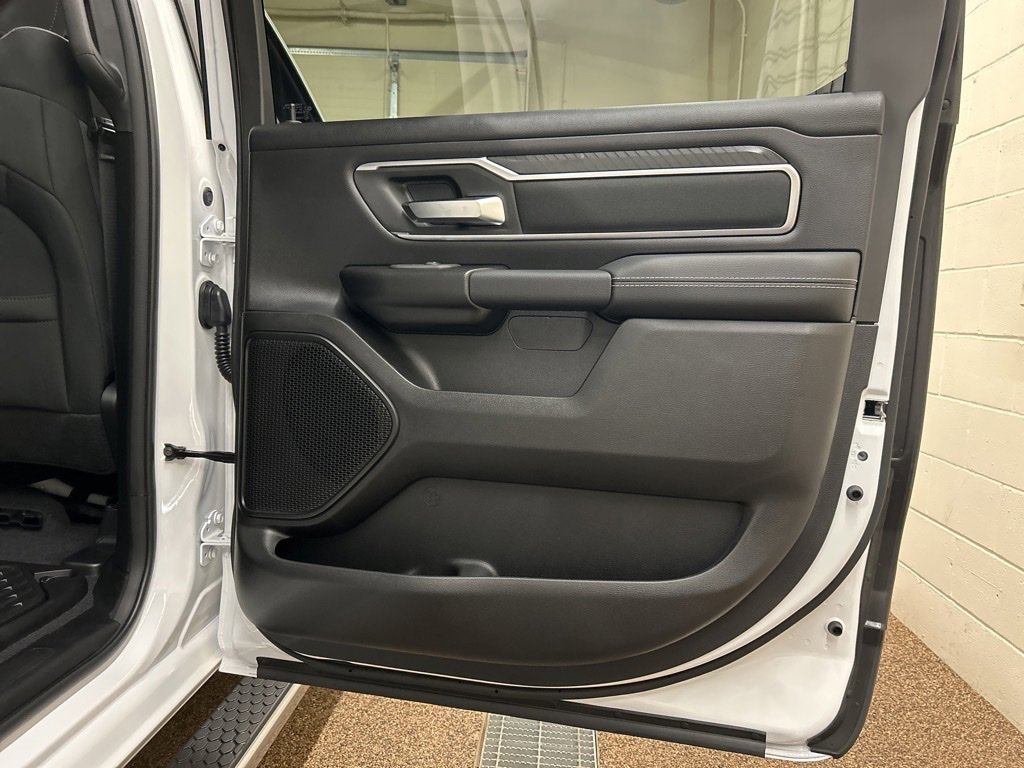 New 2026 RAM 1500 4x4 Crew Cab image 15