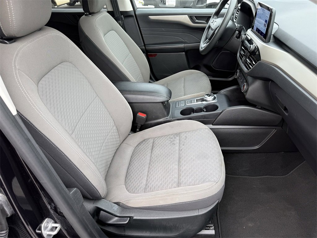 Used 2022 Ford Escape SE w/ SE Sport Appearance Package image 37