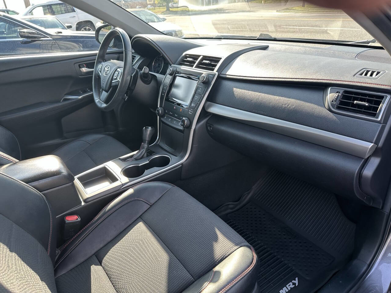 Used 2017 Toyota Camry SE image 15