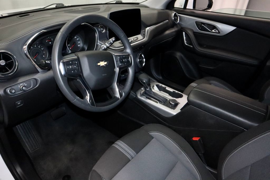 Used 2025 Chevrolet Blazer LT AWD/4WD image 25