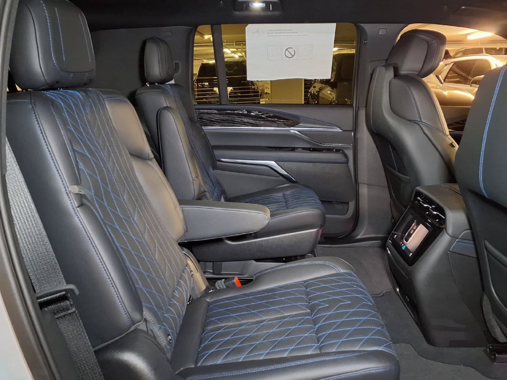 New 2026 Cadillac Escalade IQL Luxury AWD/4WD image 7