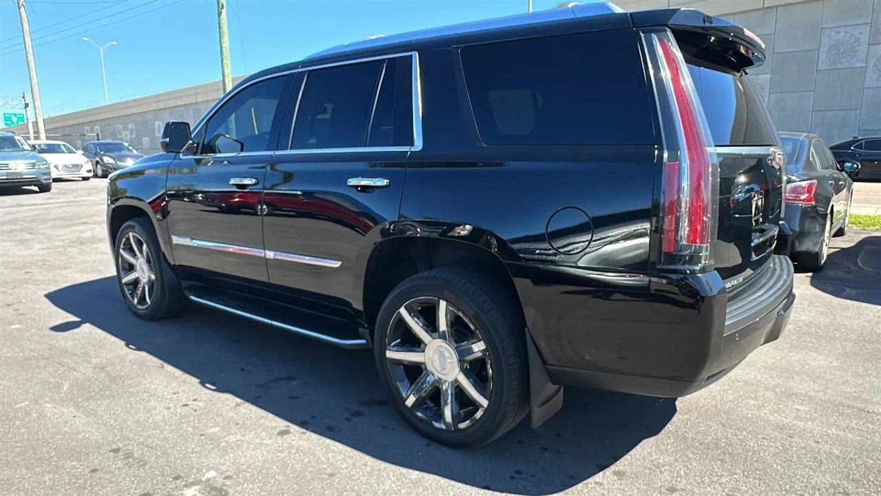 Used 2015 Cadillac Escalade Luxury AWD/4WD image 13