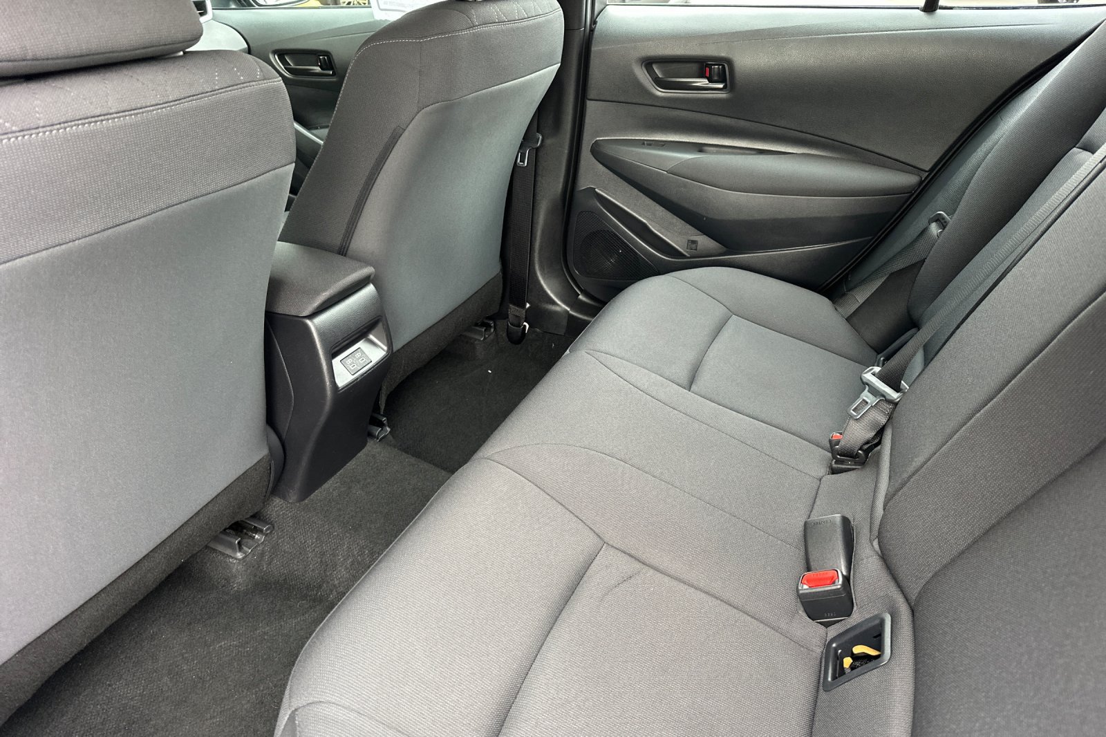 Used 2025 Toyota Corolla LE FWD image 12